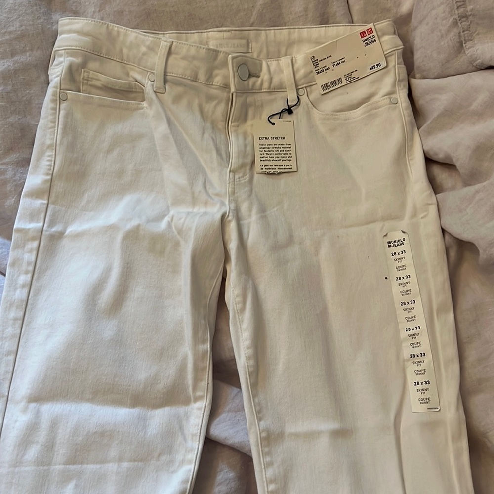 Brand new w tags- Uniqlo skinny white jeans size 28x33 inch